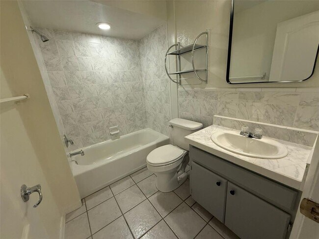 Building Photo - 512 Dewhurst St