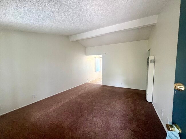 Building Photo - Conejo Park Apartments