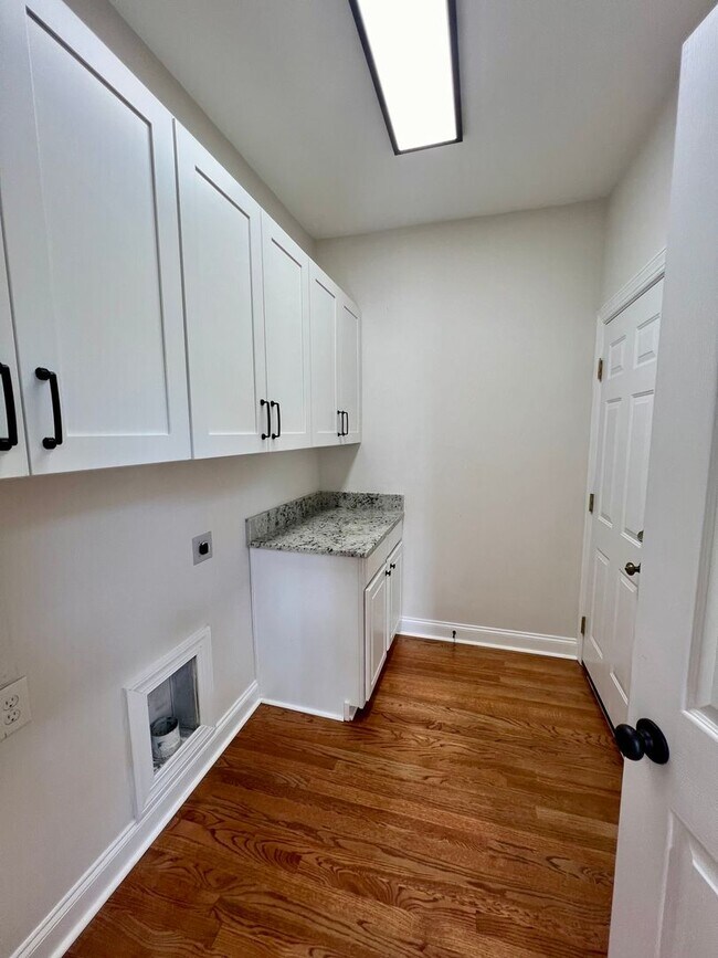Building Photo - Four bedroom, 3.5 bath house in Elon!  Mus...