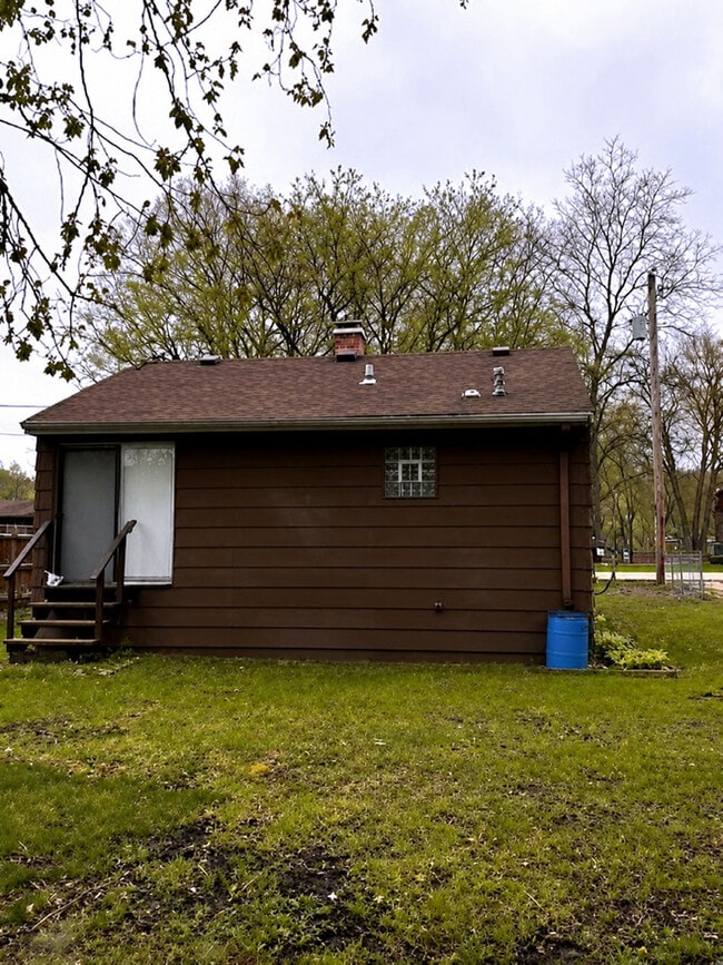 Building Photo - 38464 N Eighth St