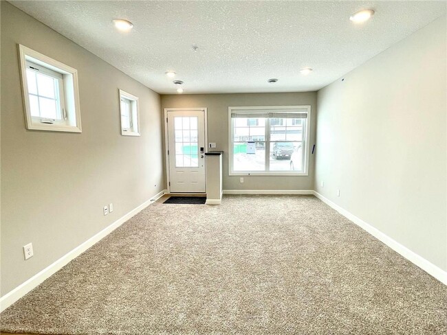 Building Photo - 10948 Yalta St NE