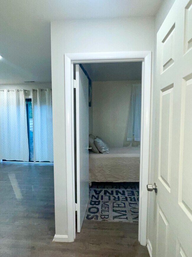 Building Photo - Modern Comfort in Sought-After Gaithersburg