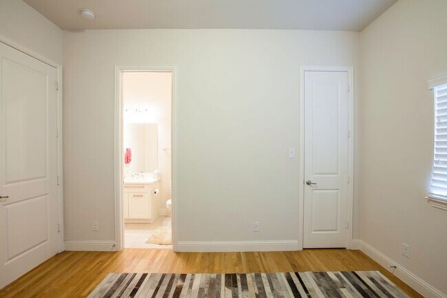 Building Photo - 1614 Thoroughbred Ln