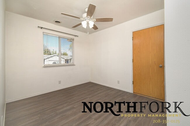 Building Photo - Southeast Boise Rental with Vaulted Ceilin...