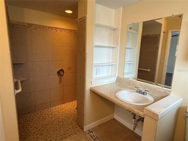 Building Photo - 6202 Brandon Cir