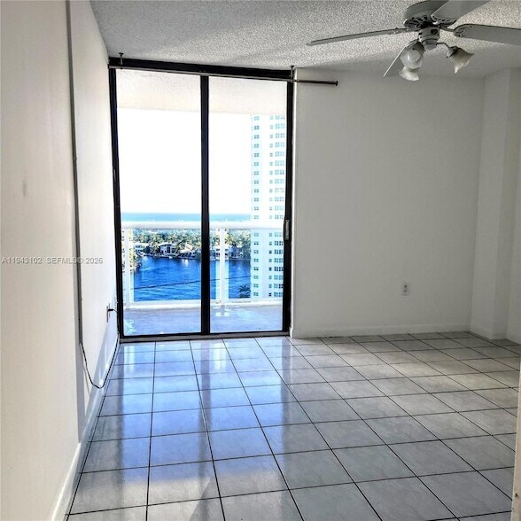 Building Photo - 20505 E Country Club Dr