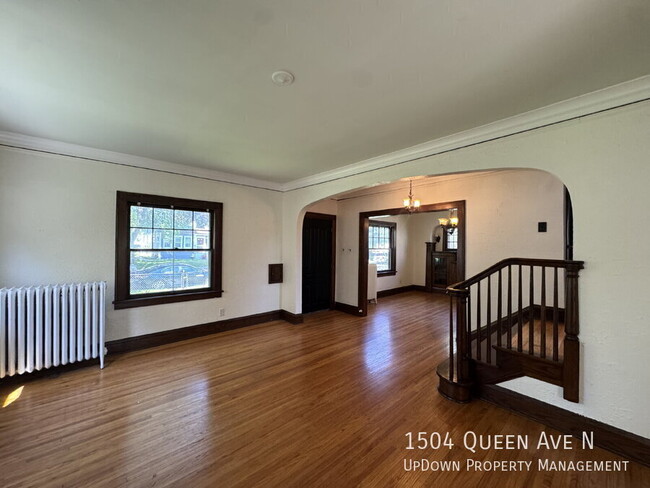 Building Photo - 1504 Queen Ave N