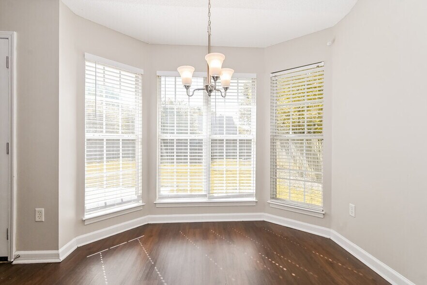 Building Photo - 7892 Jane Ayre Dr