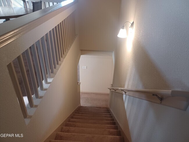 Building Photo - 2300 Honey Dew St