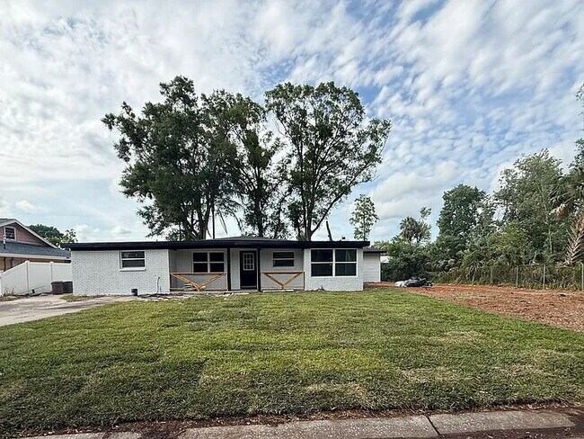 Building Photo - Beautifully Remodeled Tampa Rental | Prime Location