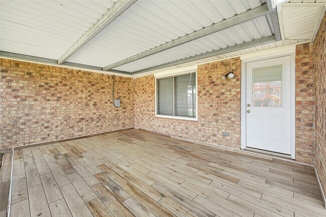 Building Photo - 501 S Travis