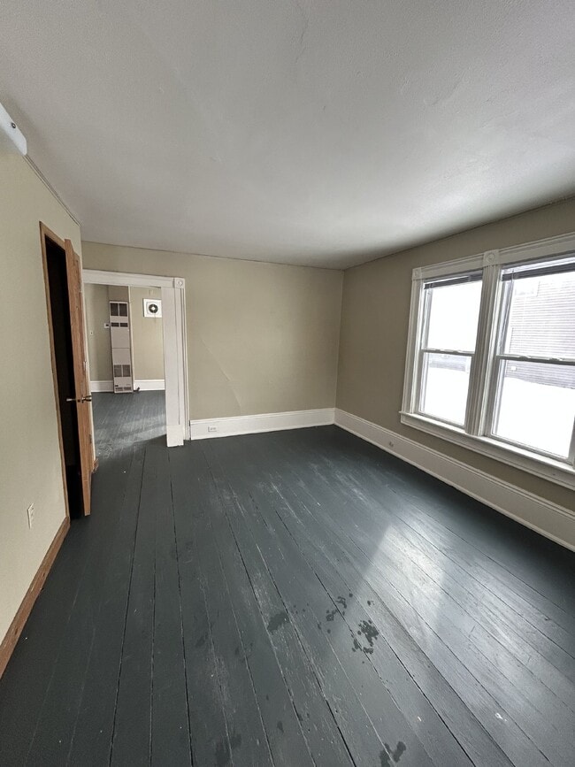 Building Photo - 4 bed 1 bath close to Water St, biking/walking trails, and Sonnentag, Available June 1st!