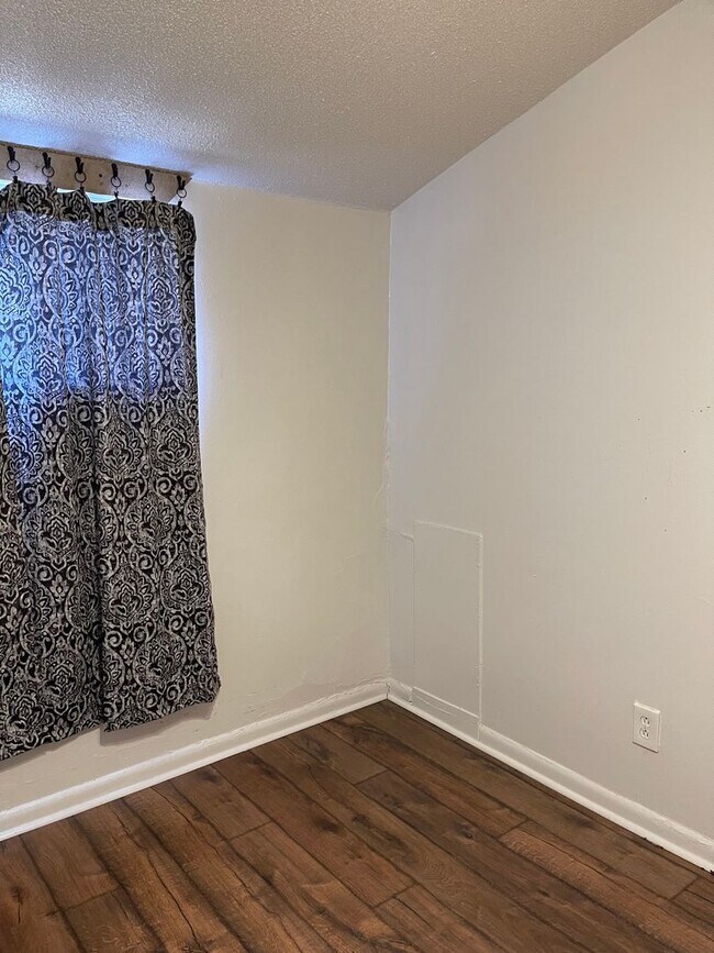 Building Photo - 1215 Sherman Ave