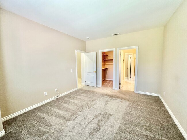 Building Photo - 4286 La Canada Rd