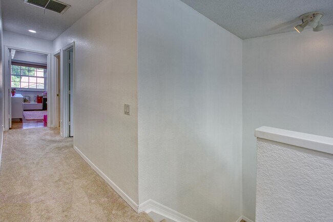 Building Photo - 10341 Buena Ventura Dr