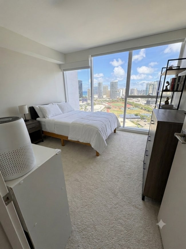 Building Photo - 3 bedroom unit at SYMPHONY HONOLULU!