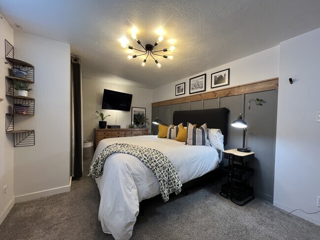 Building Photo - 1155 Ash St