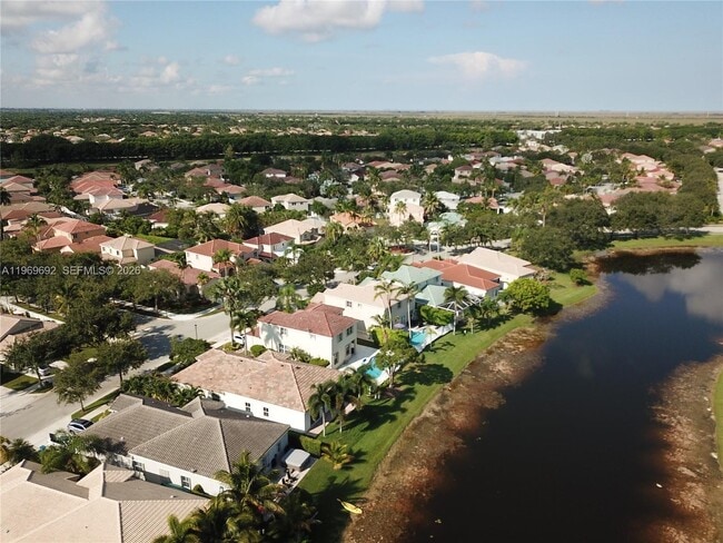 Building Photo - 833 Vista Meadows Dr