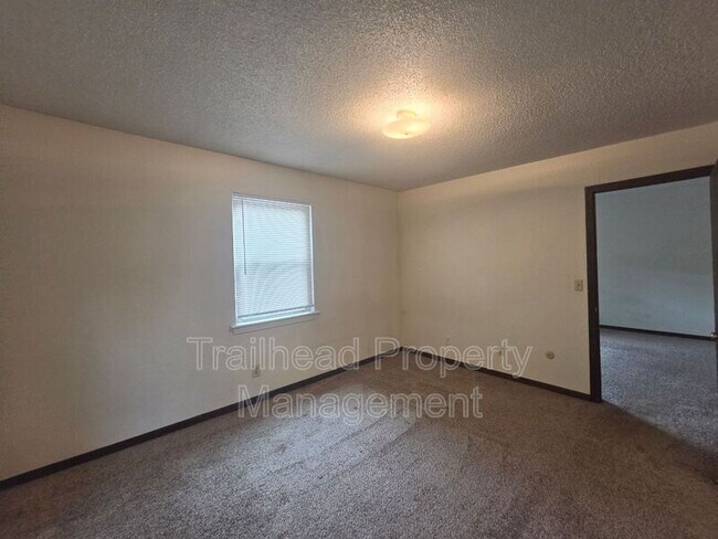 Building Photo - 1302 T C Rd