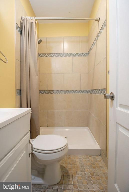 Building Photo - 1525 W Seybert St