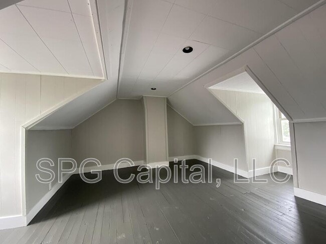 Building Photo - 116 Neater St