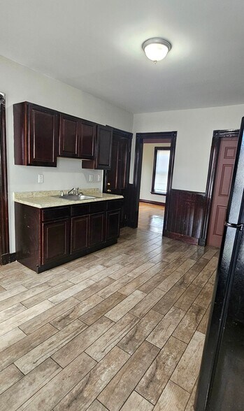 Building Photo - 624 Dixwell Ave