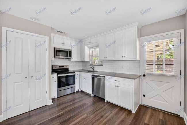 Building Photo - 206 N Graves St