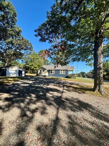 Exterior side yard/driveway - 8846 NC Highway 127
