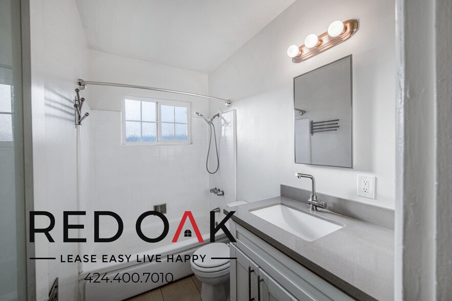 Building Photo - 735 Locust St