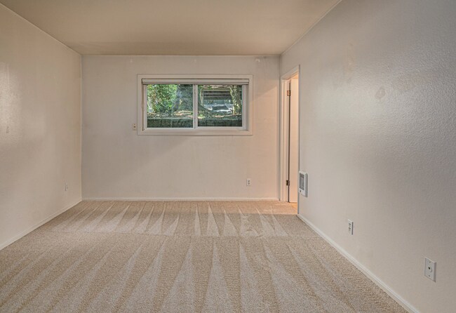 Building Photo - This Lovely 3 Bedroom 2.5 Bath End Unit Co...