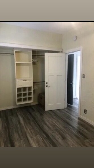 Building Photo - 1409 S 61st Ave