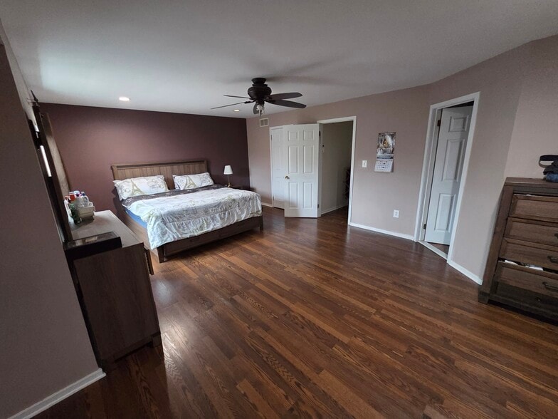 Owners Bedroom - 262 Hedgerow Rd