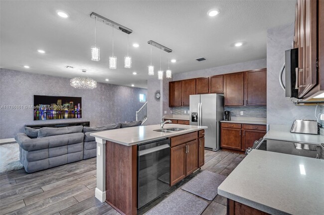 Building Photo - 3813 Greenway Dr