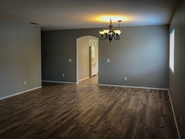 Building Photo - 3 Bedroom Home in the Desirable Paloma Del...