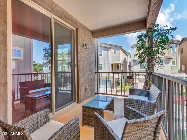 Building Photo - 627 W Flintlock Way