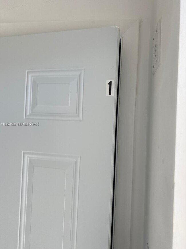 Building Photo - 4023 SW 19th St