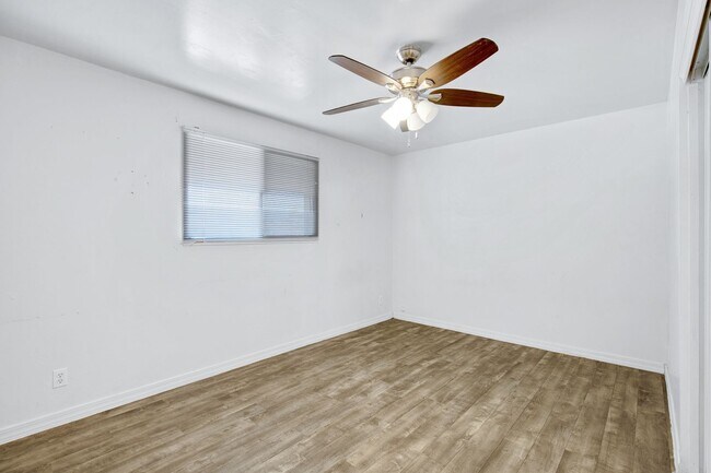 Building Photo - 4 Bedroom House Located in Tempe!