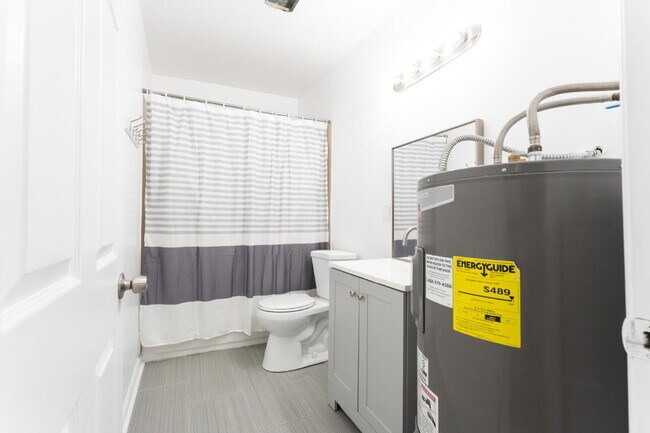 Building Photo - Updated 2 Bed 1 Bath in The Nations