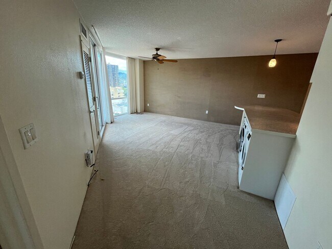 Building Photo - One Archer Lane - 2 bedrooms, 2 full bathr...