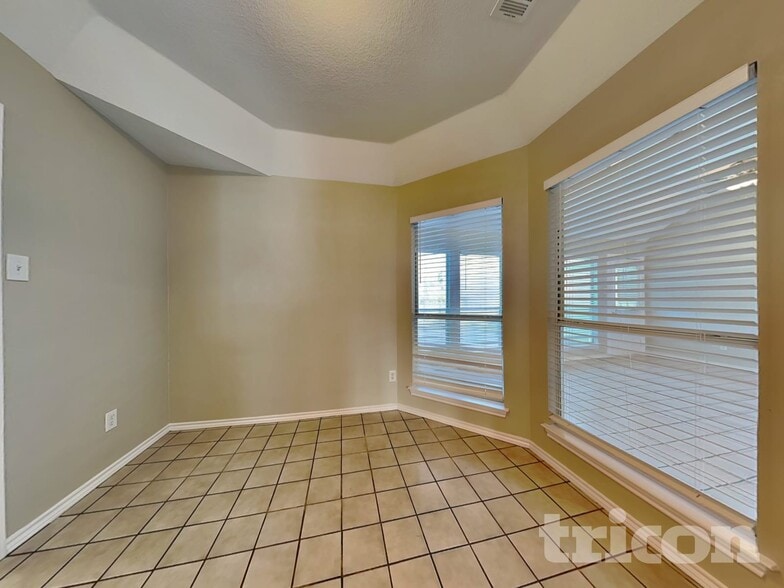 Building Photo - 2601 Trail Tree Ct