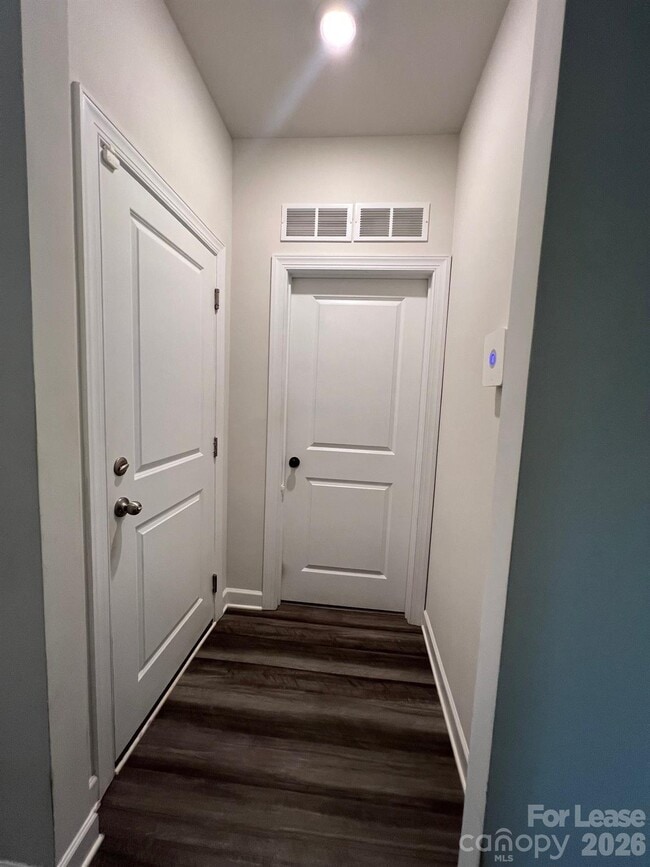 Building Photo - 8921 Pennegrove Cir