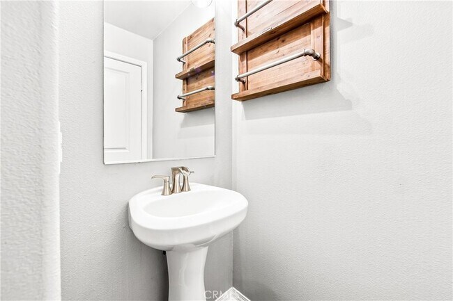 Building Photo - 6331 Pacific Wy