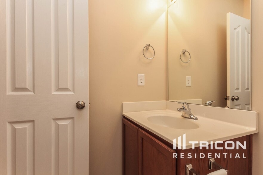 Building Photo - 4848 Magnasco Ln