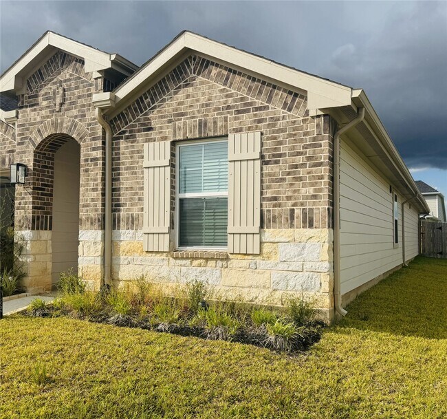 Building Photo - 31726 Sutton Mdws Ln
