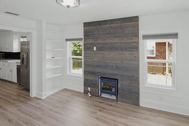 Building Photo - Fully Remodeled Home in the Heart of Belmont