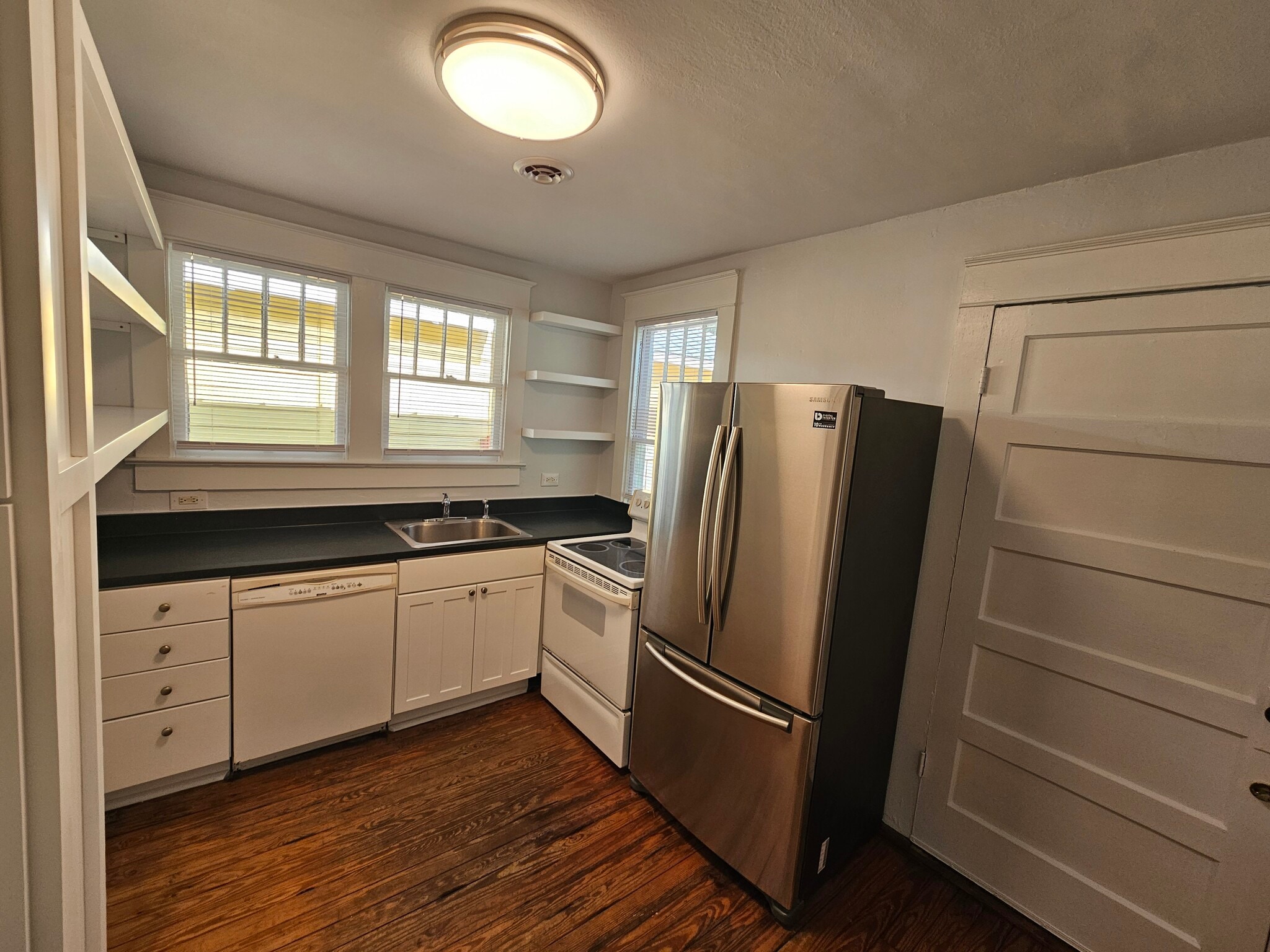 Building Photo - 209 S 2nd St