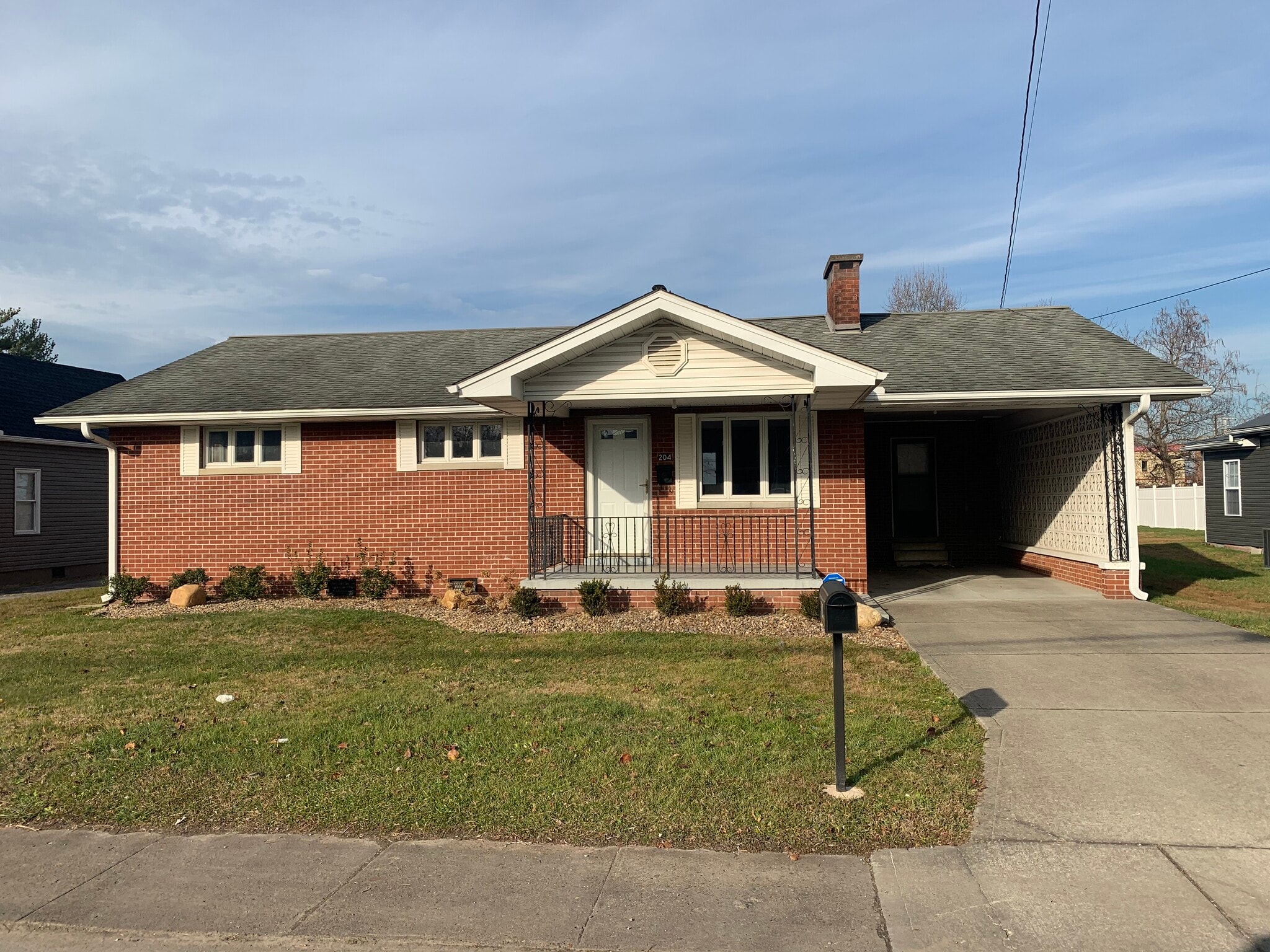Building Photo - 204 19th street