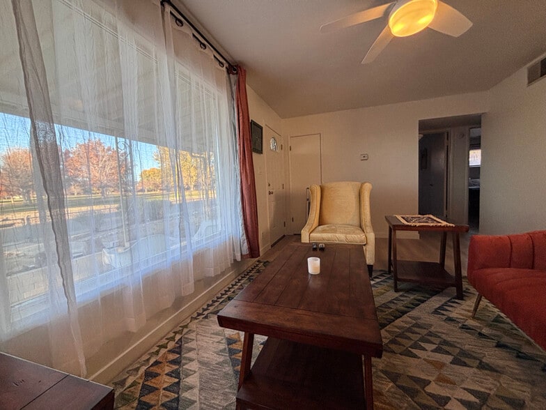 Building Photo - 9402 Claremont Ave NE