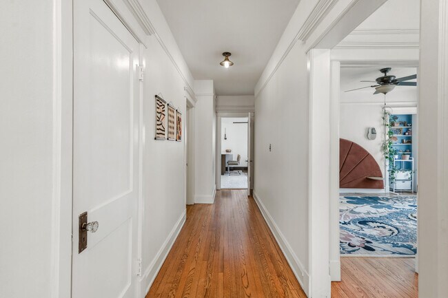 Building Photo - 1714 E Kane Pl