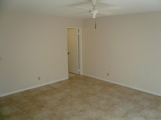 Building Photo - 442 Franconia Cir
